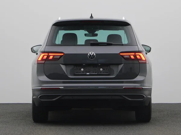 VOLKSWAGEN Tiguan (2022) — foto 18 van 21