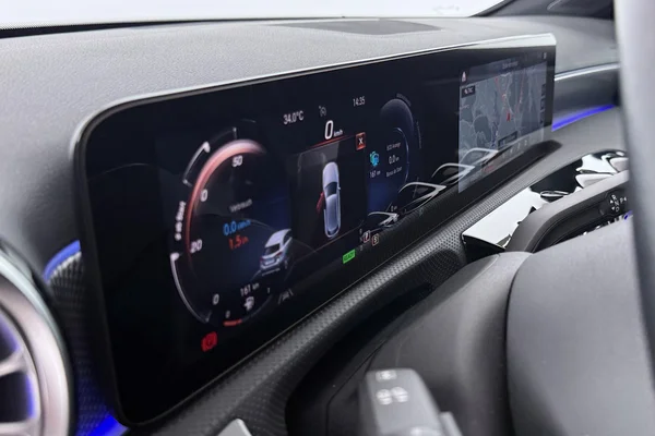 Mercedes-Benz A-Class PHEV (W177) (2020) — foto 7 van 31