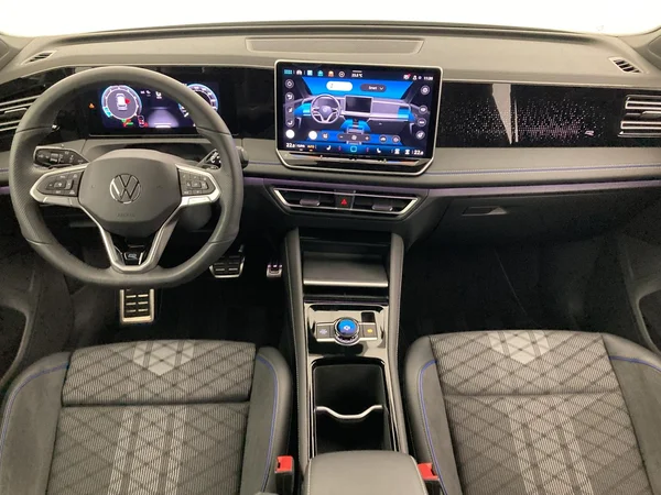 VOLKSWAGEN Tiguan (2025) — foto 6 van 33