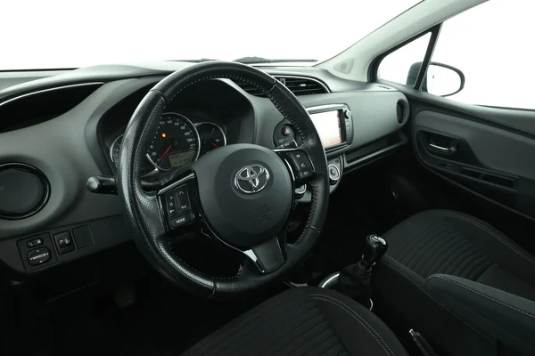 Toyota Yaris (2017) — foto 2 van 16