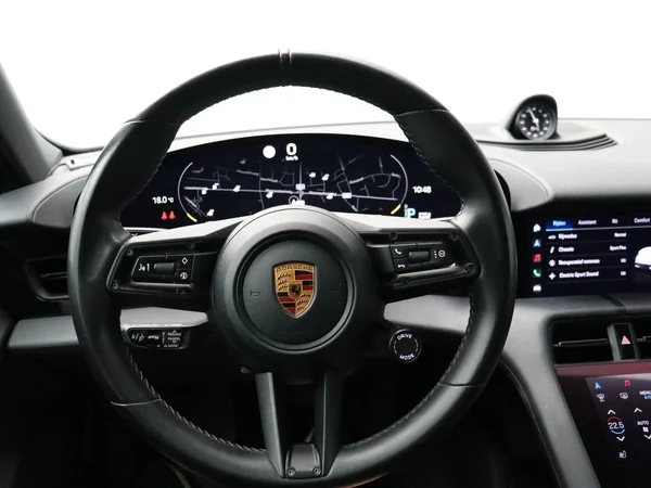 Porsche Taycan (2022) — foto 9 van 38