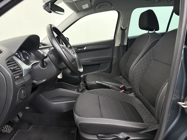 SKODA Fabia (2021) — foto 2 van 25