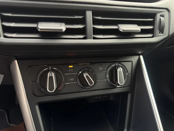 VOLKSWAGEN Polo (2023) — foto 7 van 15