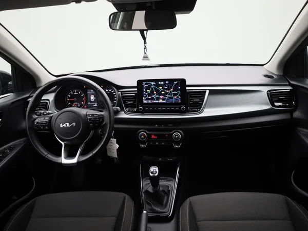 Kia Rio (2023) — foto 27 van 35