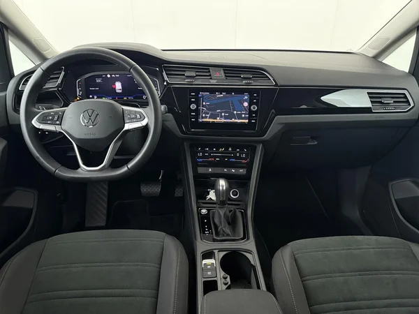 VOLKSWAGEN Touran (2025) — foto 14 van 19