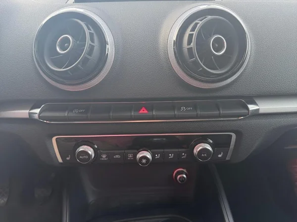 AUDI A3 Sportback (2013) — foto 12 van 14