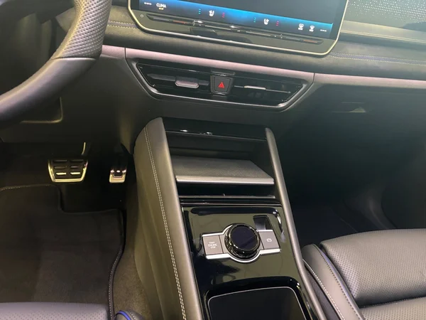 VOLKSWAGEN Tayron (2026) — foto 2 van 24