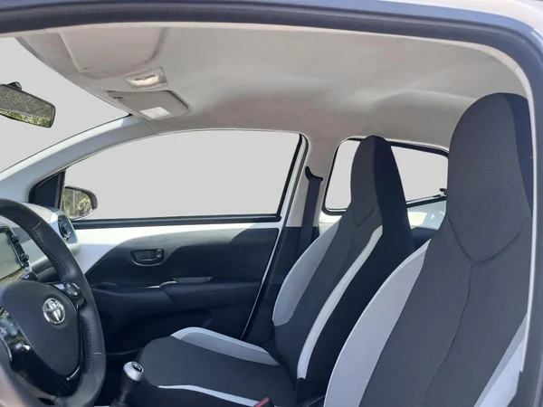 Toyota Aygo (2015) — foto 6 van 19