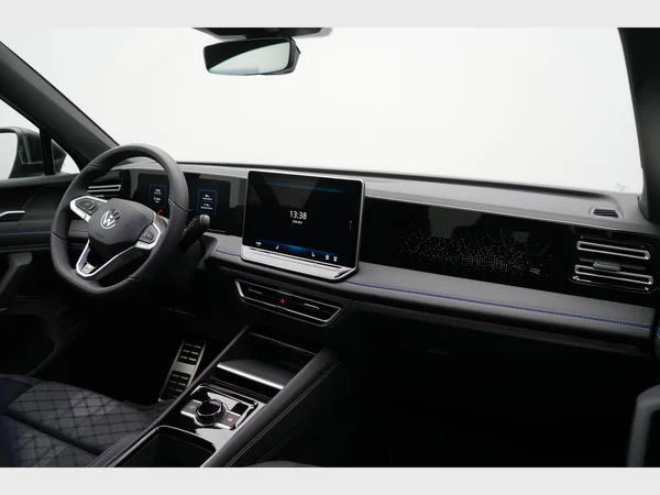 VOLKSWAGEN Tiguan (2025) — foto 23 van 31