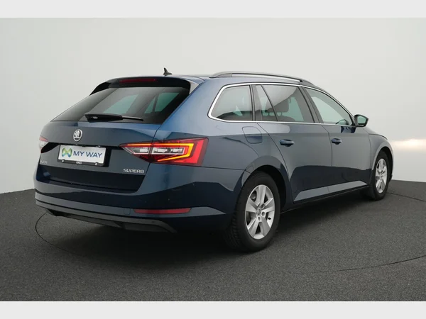SKODA Superb Combi (2017) — foto 12 van 27