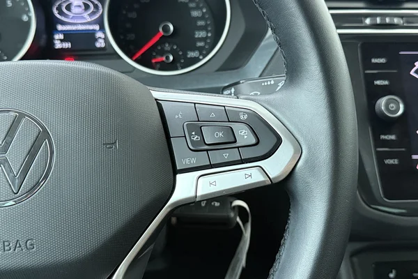 Volkswagen Tiguan (2021) — foto 6 van 17