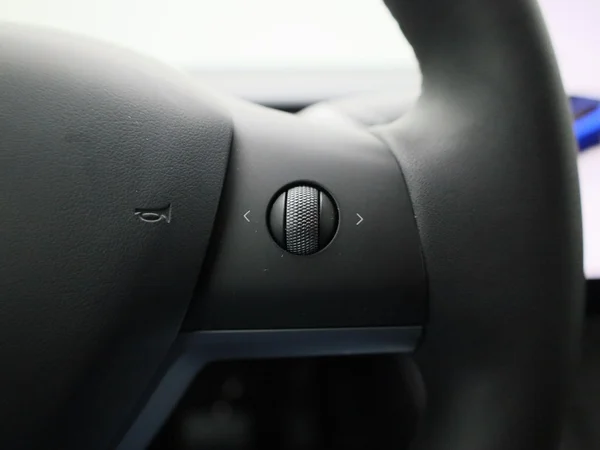 Tesla Model Y (2023) — foto 22 van 52