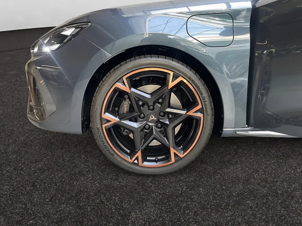 CUPRA Leon ST e-Hybrid (PHEV) (2025) — foto 6 van 14