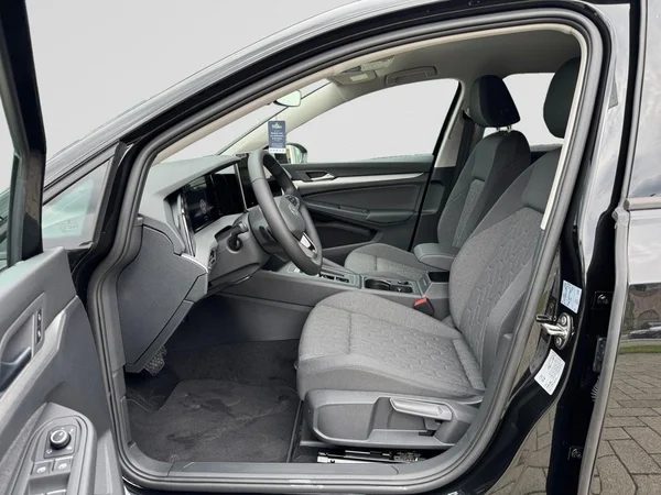 VOLKSWAGEN Golf VIII (2026) — foto 2 van 24