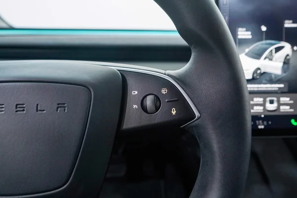 Tesla Model 3 (2023) — foto 14 van 49