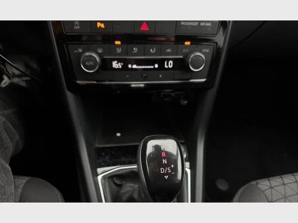 VOLKSWAGEN T-Cross (2019) — foto 13 van 24