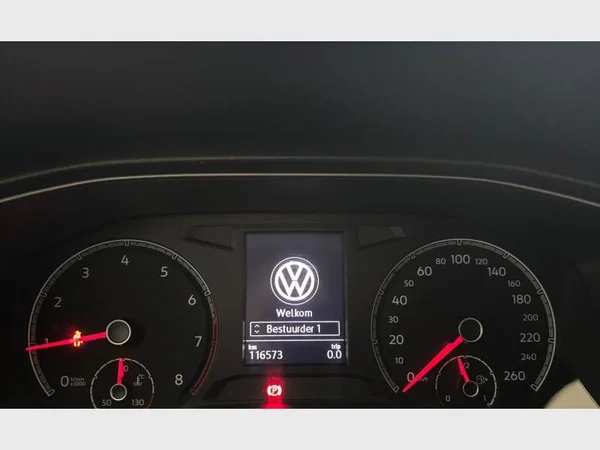 Volkswagen T-Roc (2018) — foto 5 van 26