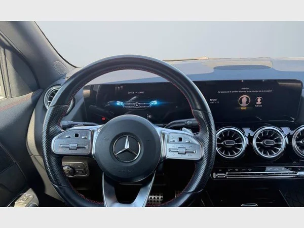 Mercedes-Benz GLA 180 (2022) — foto 2 van 22