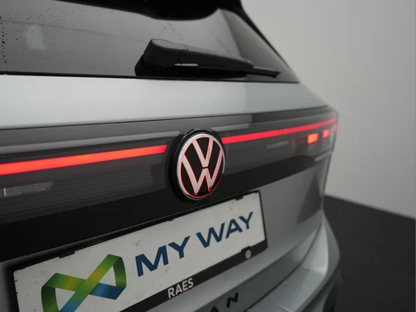 VOLKSWAGEN Tiguan eHybrid (PHEV) (2025) — foto 16 van 41