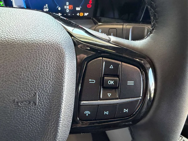 Ford Tourneo Custom — foto 10 van 21
