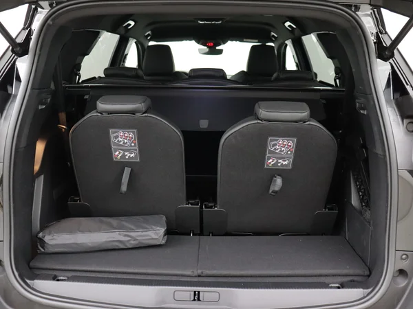 PEUGEOT 5008 (2024) — foto 21 van 30