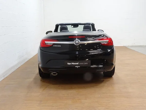 Opel Cascada (2018) — foto 22 van 27