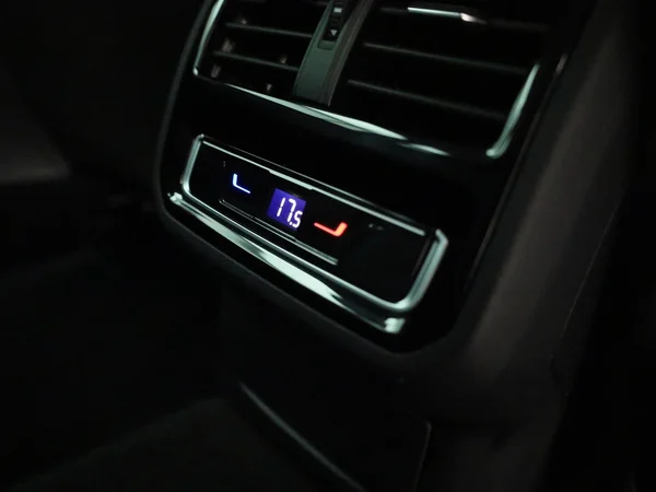 Volkswagen Passat (2024) — foto 35 van 44