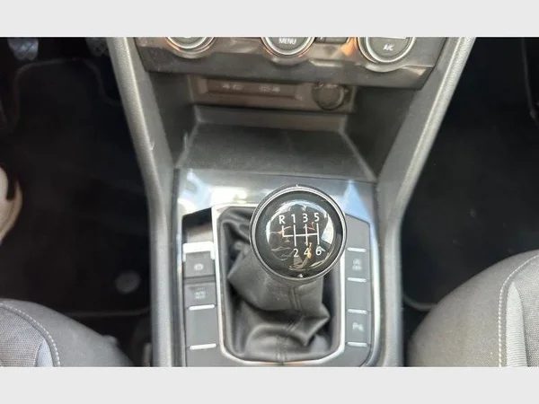 Volkswagen Tiguan Allspace (2021) — foto 10 van 28