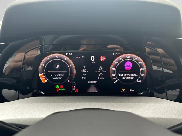 VOLKSWAGEN Golf VIII (2026) — foto 4 van 16