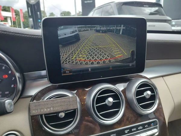 Mercedes-Benz C-Klasse (2015) — foto 3 van 15