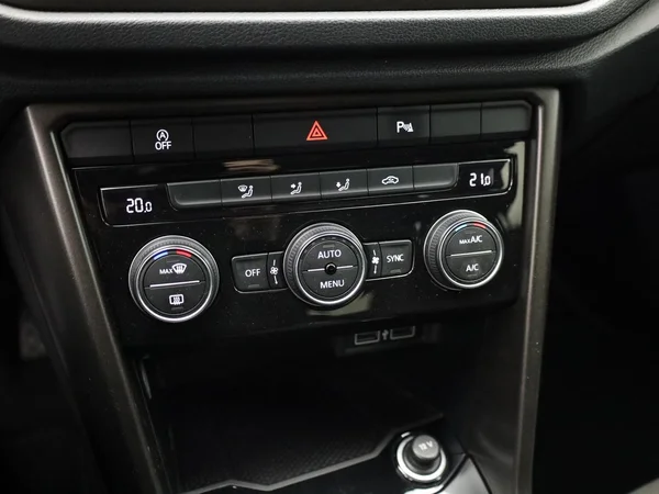 VOLKSWAGEN T-Roc (2019) — foto 9 van 20