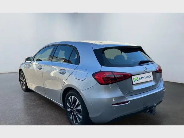 Mercedes-Benz A 180 (2019) — foto 18 van 23