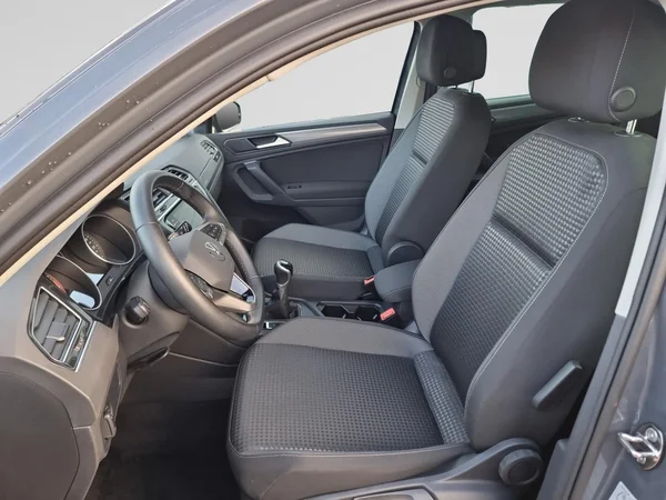 VOLKSWAGEN Tiguan (2022) — foto 2 van 23