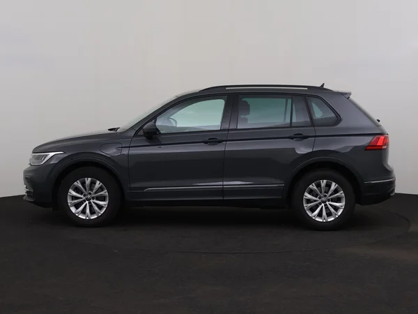 VOLKSWAGEN Tiguan (2022) — foto 12 van 29