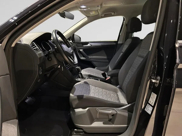 VOLKSWAGEN Tiguan (2022) — foto 20 van 22