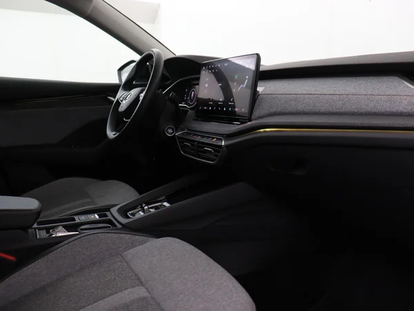 SKODA Octavia Combi (2024) — foto 13 van 19