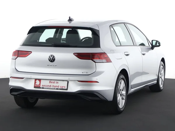 VOLKSWAGEN Golf (2024) — foto 21 van 27
