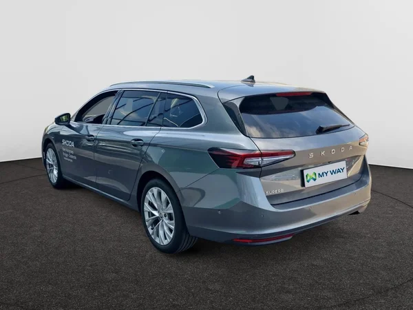 SKODA Superb Combi (2025) — foto 2 van 3