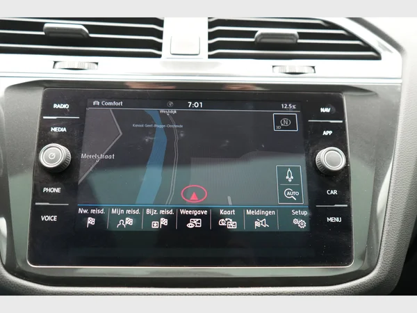 VOLKSWAGEN Tiguan Allspace (2018) — foto 9 van 32