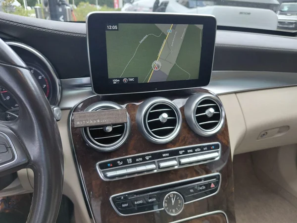 Mercedes-Benz C-Klasse (2015) — foto 2 van 15