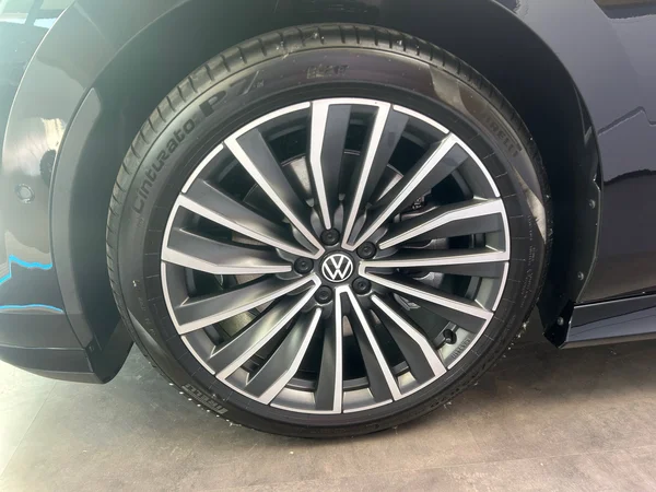 VOLKSWAGEN ID.7 Tourer (2026) — foto 3 van 12
