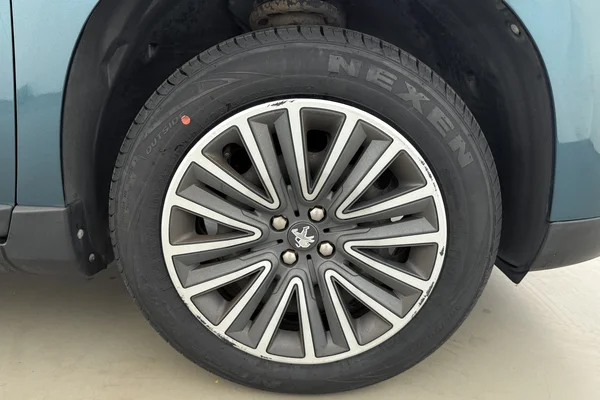 Peugeot 2008 (2018) — foto 10 van 20