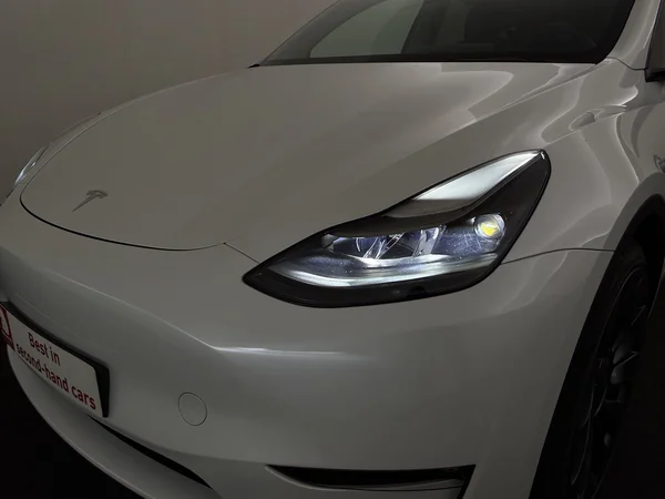 TESLA Model Y (2024) — foto 24 van 30