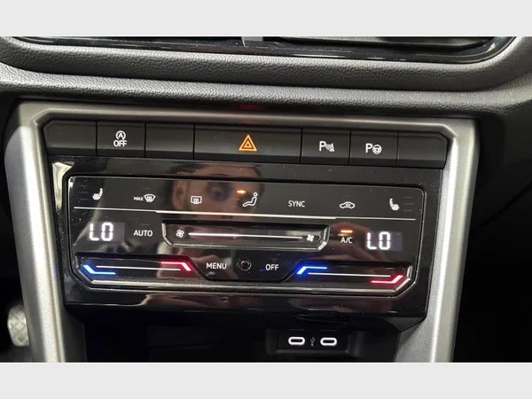 Volkswagen T-Roc (2023) — foto 6 van 23