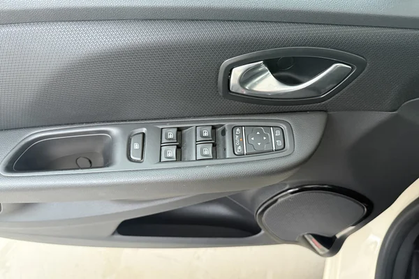 Renault Clio Iv Phase Ii (2017) — foto 8 van 18