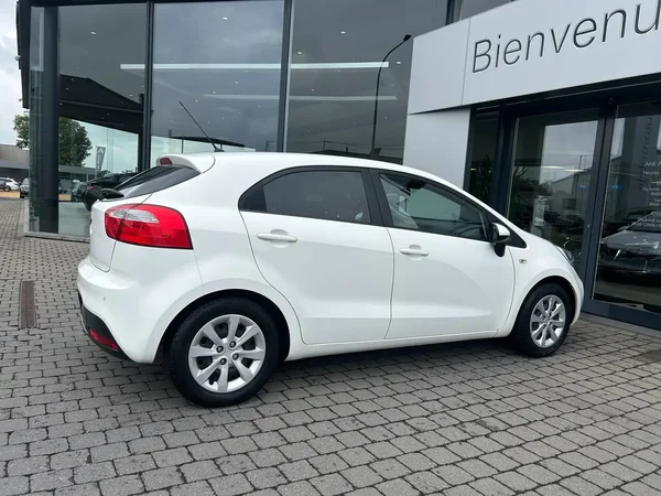 Kia Rio (2013) — foto 9 van 18