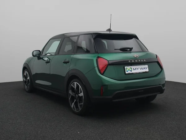 MINI Mini 5D (F65) (2025) — foto 9 van 16