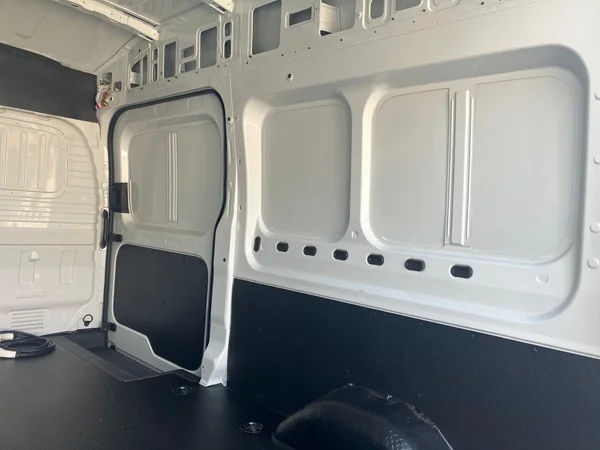 Maxus eDeliver9 (2023) — foto 19 van 33