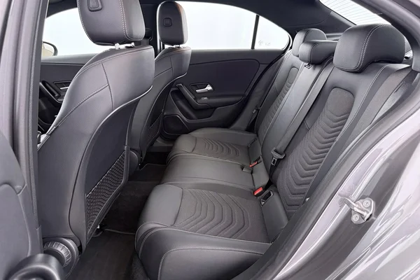 Mercedes-Benz A-Class Sedan PHEV (V177) (2022) — foto 17 van 30