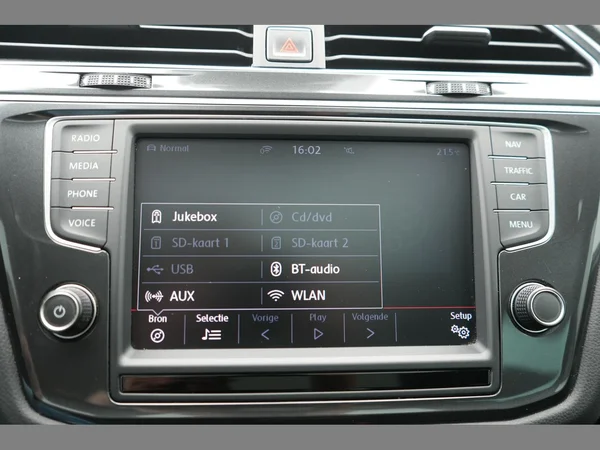 VOLKSWAGEN Tiguan (2016) — foto 19 van 30
